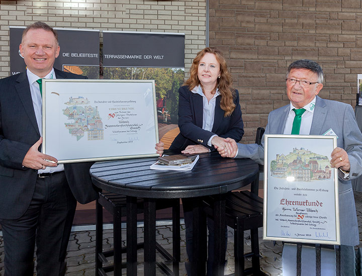 Zahlreiche Gratulanten und Urkunden zur 50 Jahr Feier des Unternehmens